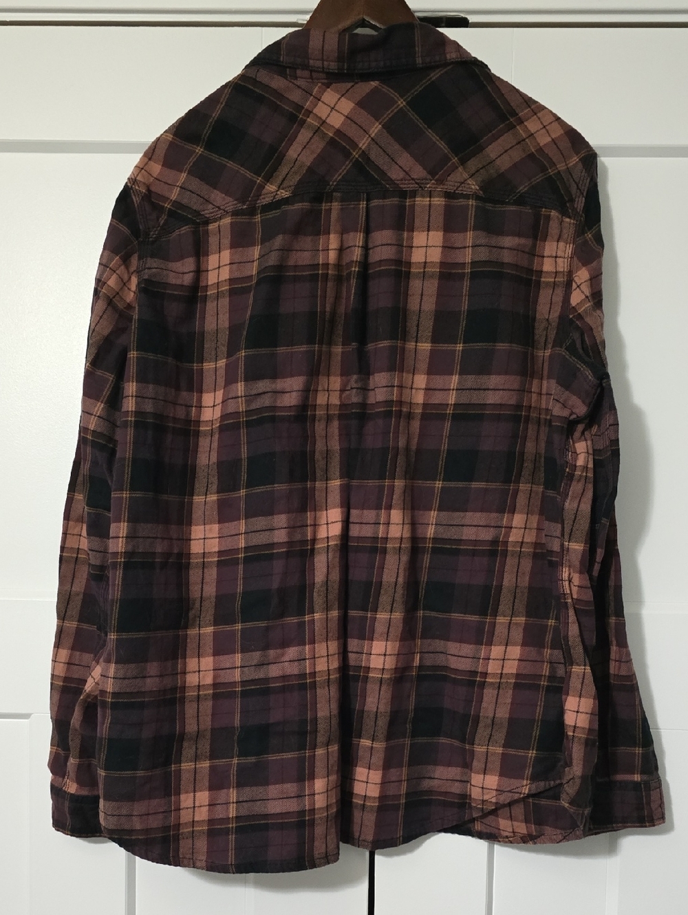 Carhartt Women’s Burgubdy and Purple Plaid Flannel Shirt - Picture 7 of 7